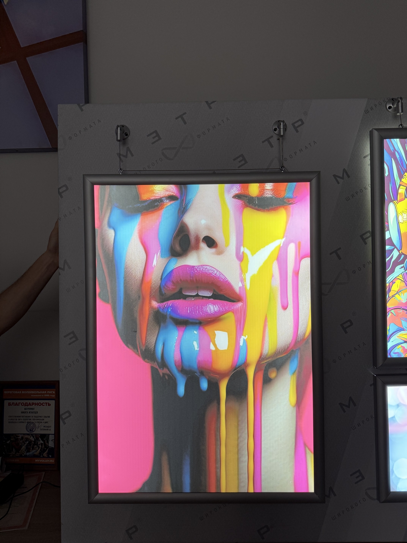 световая панель для рекламы на окно